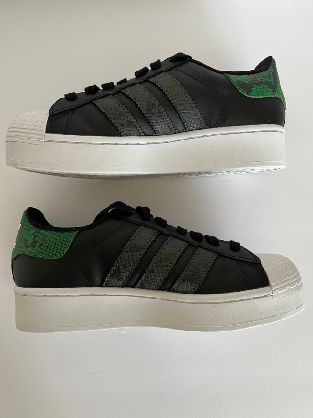 adidas Originals Superstar Bold Platform Shoes in “Green Black” Size 6.5 Women’s - Picture 2 of 9